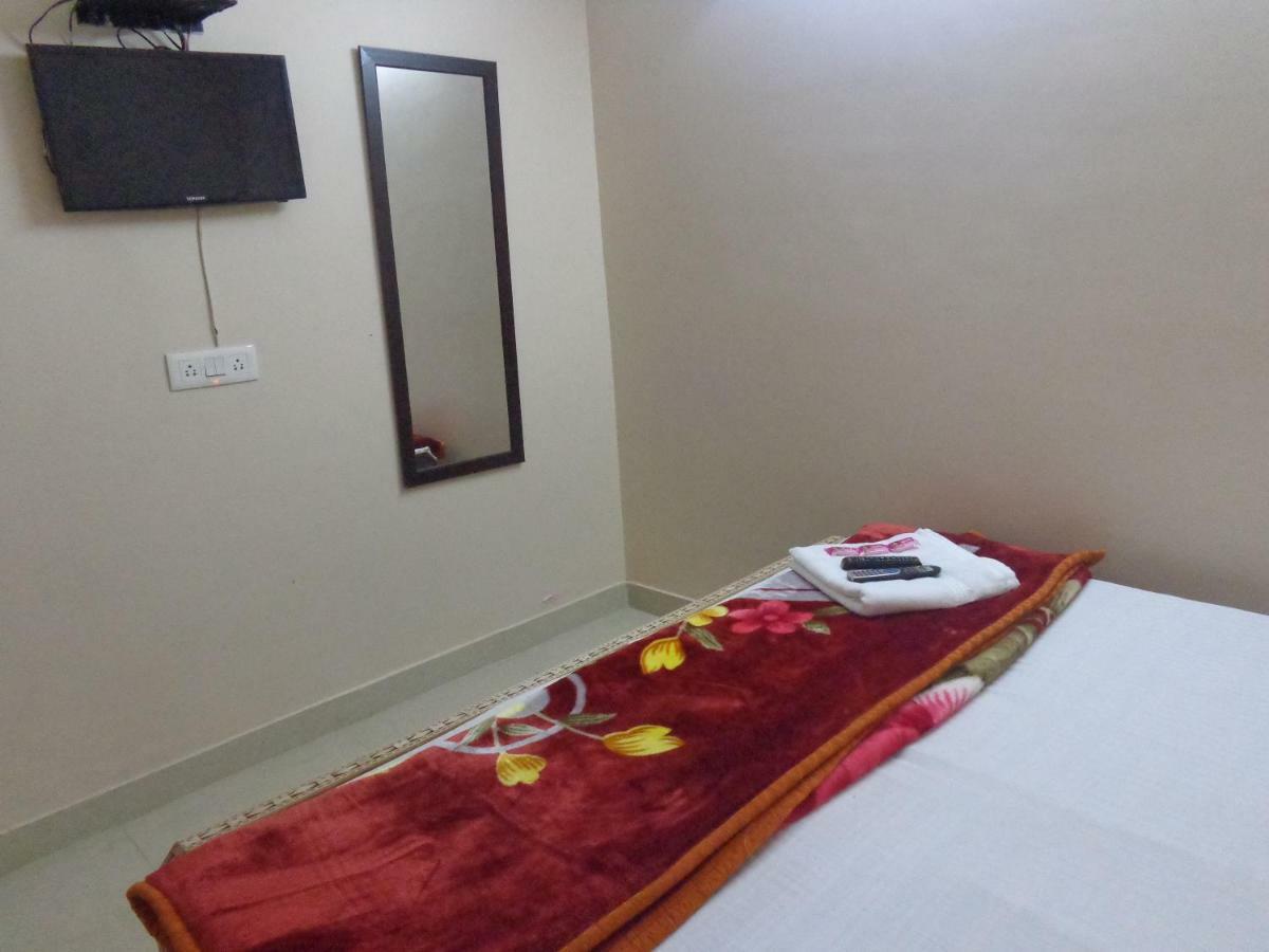 Delhi Inn,Walk In Nizamuddin Railway Station New Delhi Buitenkant foto