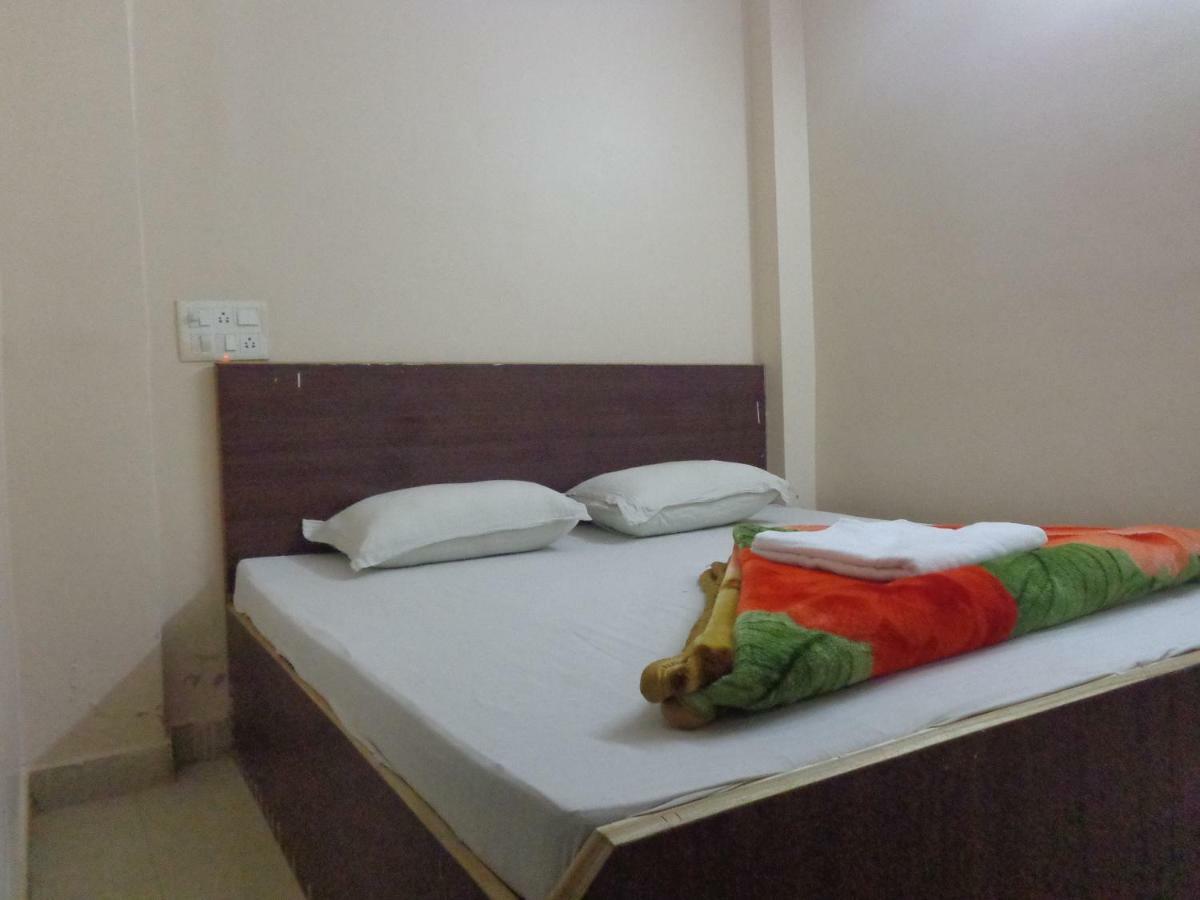 Delhi Inn,Walk In Nizamuddin Railway Station New Delhi Buitenkant foto