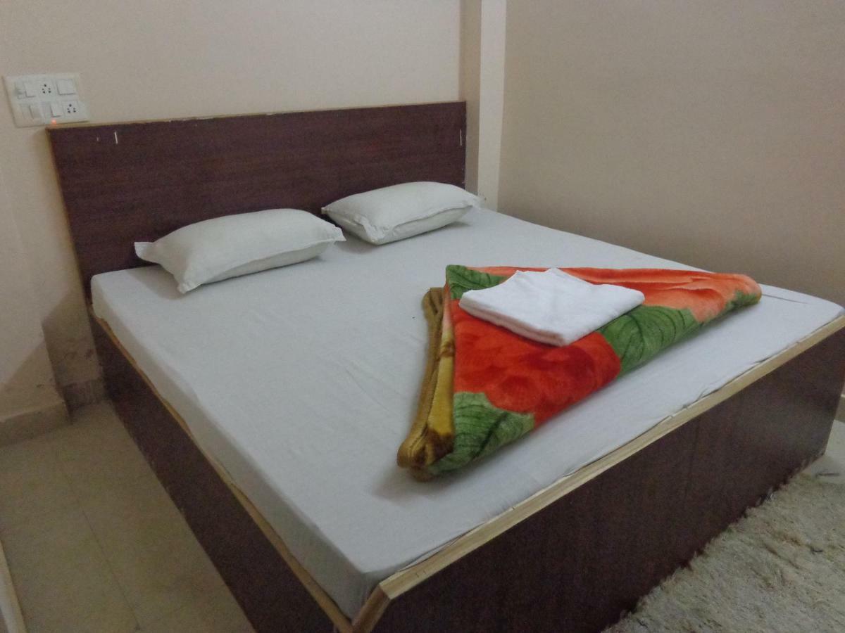 Delhi Inn,Walk In Nizamuddin Railway Station New Delhi Buitenkant foto